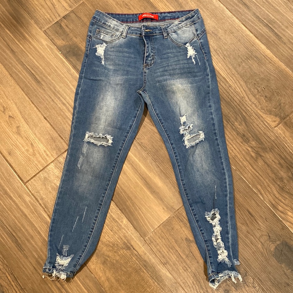 Distressed skinny jeans